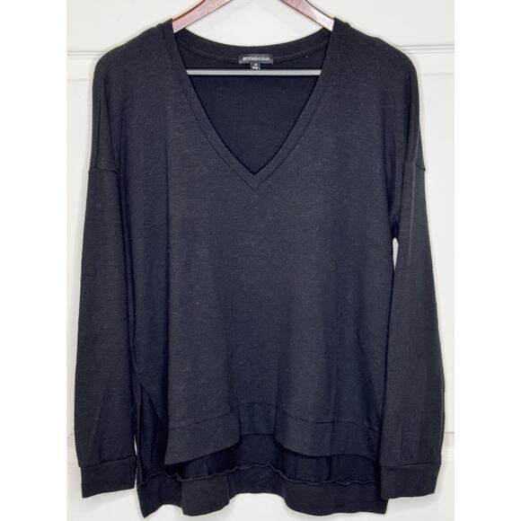 Beyond Yoga Long Sleeve Top Size Medium Black V Neck High Low Hem USA Made - Picture 1 of 7